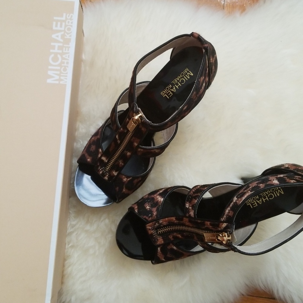 New Michael Kors Berkley T Strap Sandal size 8